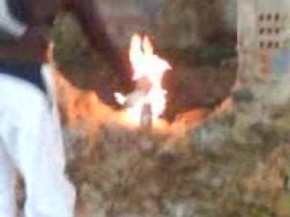 Axe+Laque+Feu = EXPLOSIONS (AAAA)