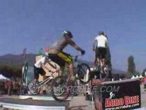 VIDEO SPECTACLE ACRO BIKE 2009 - 3 artistes