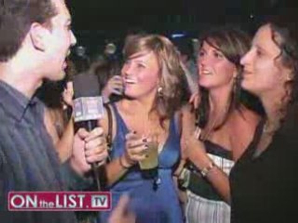 Hunting for Cougars in a club - Snackisode