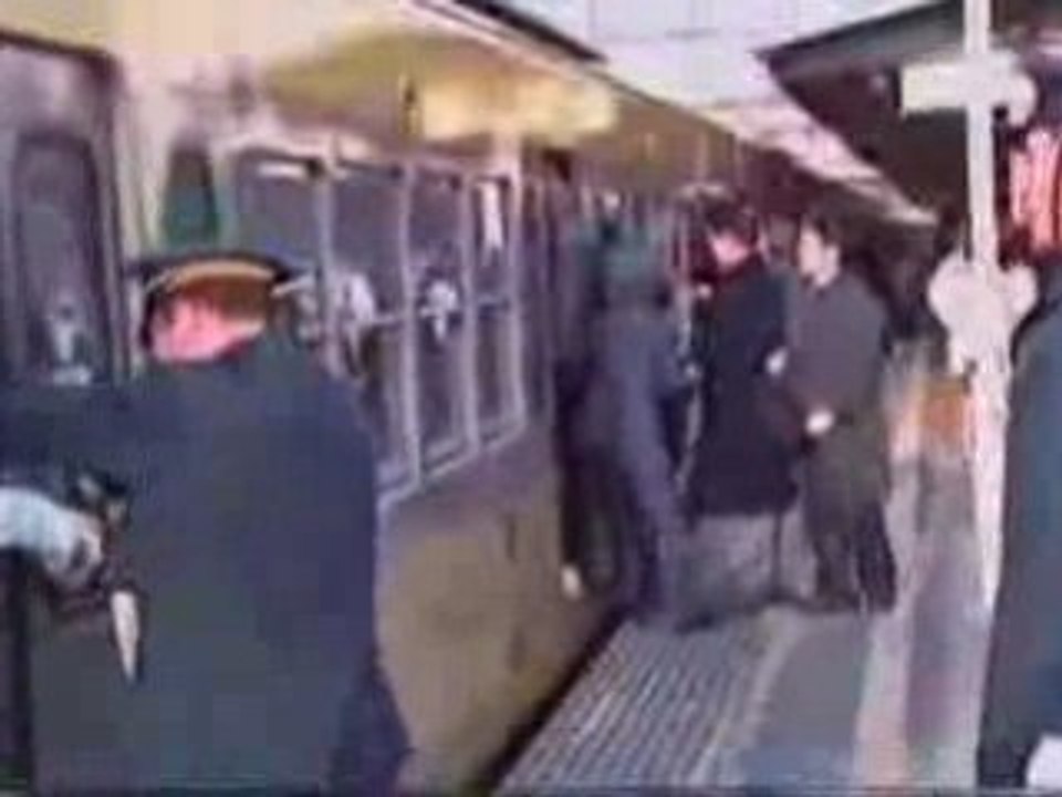 [FUNNY] REGIS et le Métro Japonais [Goodspeed]