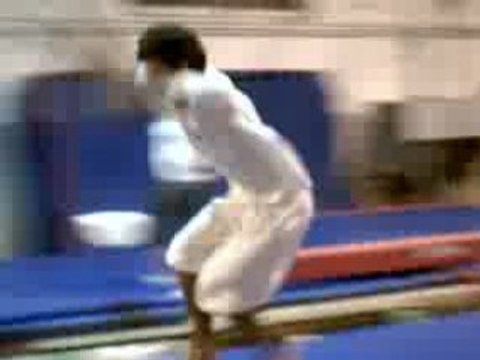 Lucien salto rondade flip