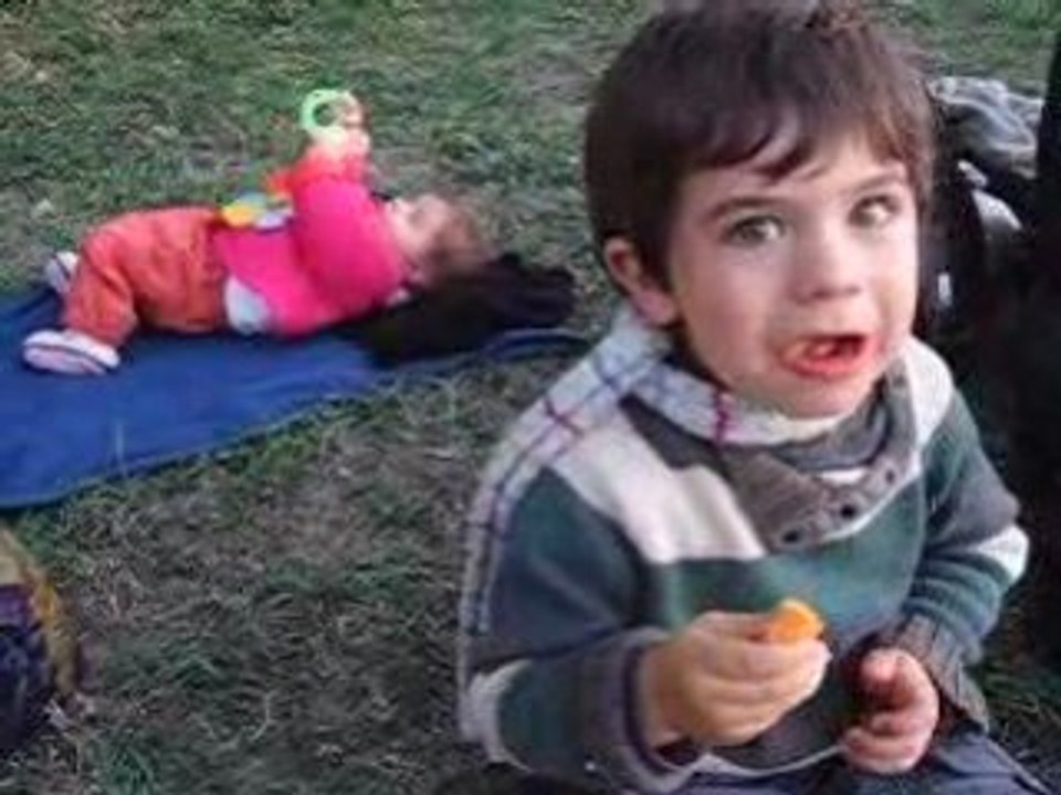 Pique-nique goûter au parc en famille (1) 25.10.08