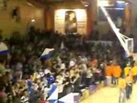 Tour d'honneur du PB 86 après la victoire face à Limoges