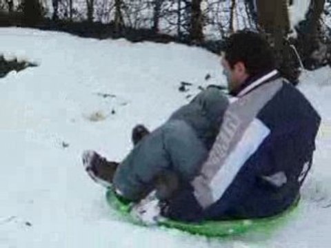 luge improvisée avec papa