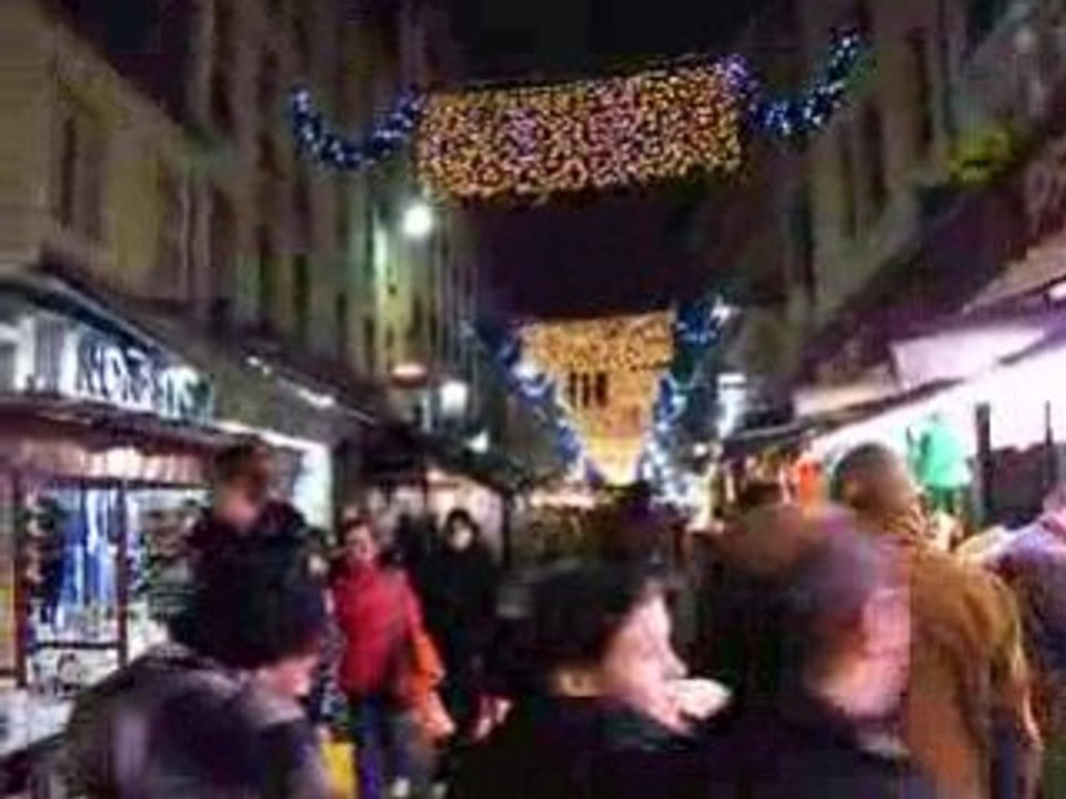 Paris illumine Paris : le Village Lévis