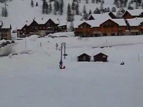 enza fait de la luge avec papa