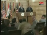 Iraklı muhabir Bush'a ayakkabı fırlattı.