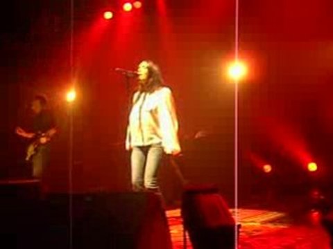 Jenifer chante Mal lunée à Albert