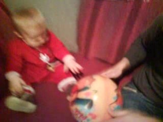 Mathis joue au ballon