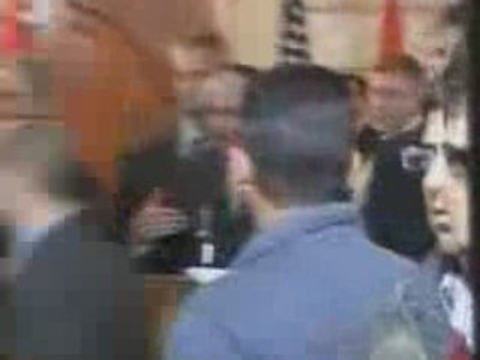 Shoes thrown at president Bush in Iraq 14_12_08