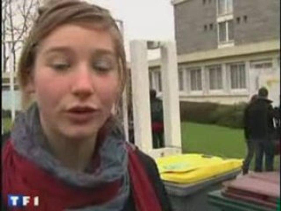 Télézapping : Darcos recule, les lycéens continuent