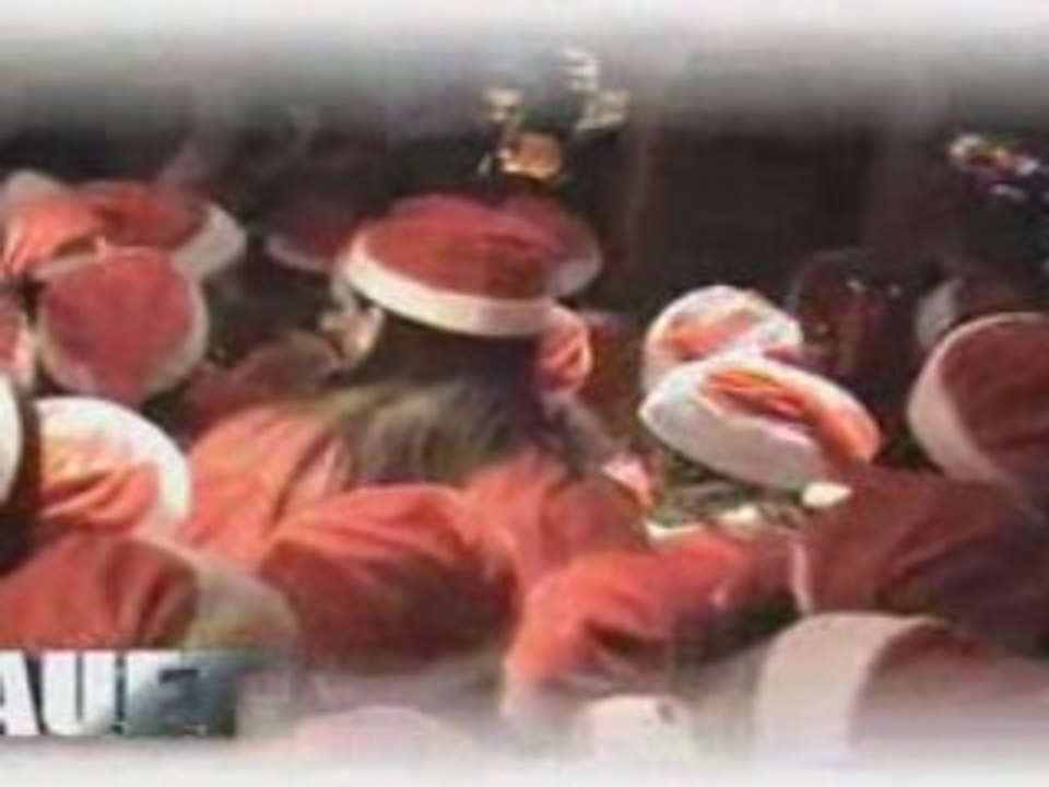 Cauet bat le record du monde de mere noel dans un studio!!!!