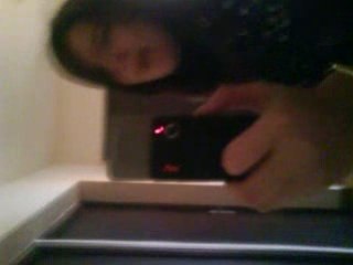 On espionne dans les toillettes ... =D