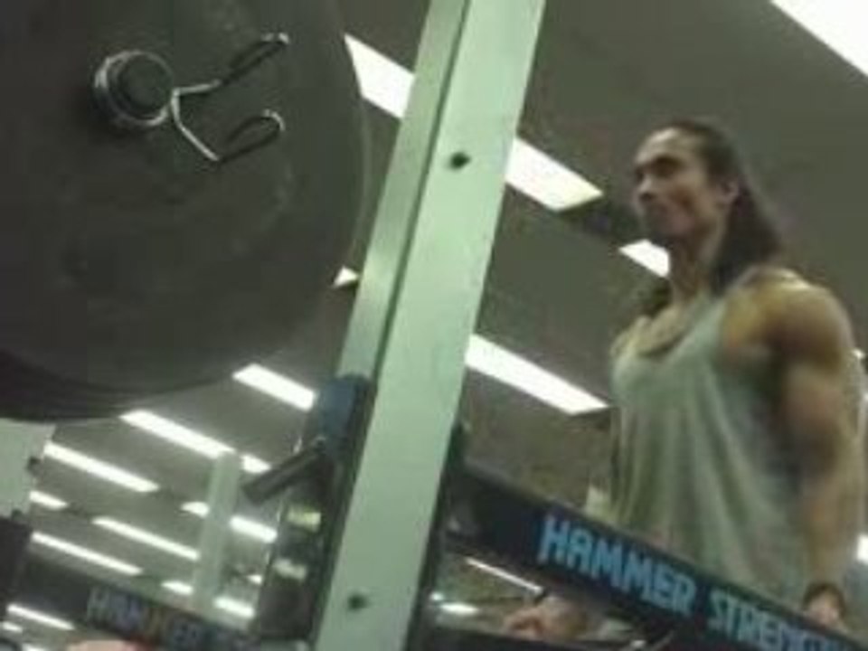 muscle bicep curls 01