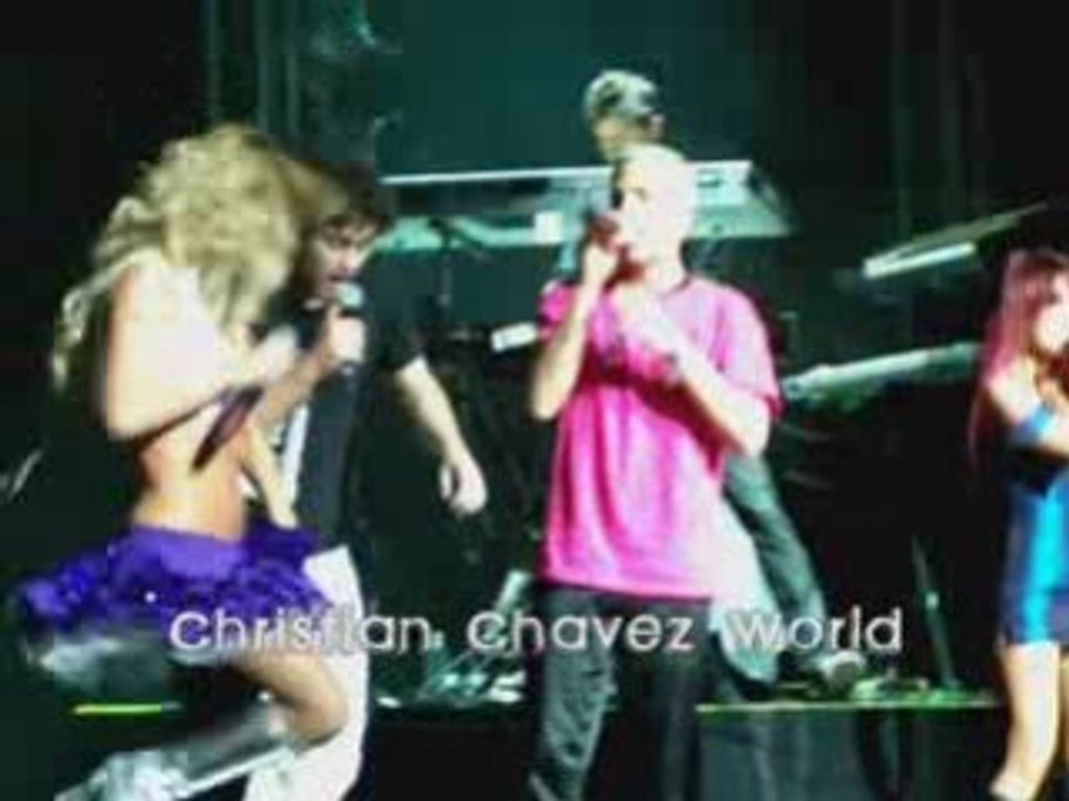 Christian Con La Camisa de CCW en L.A.