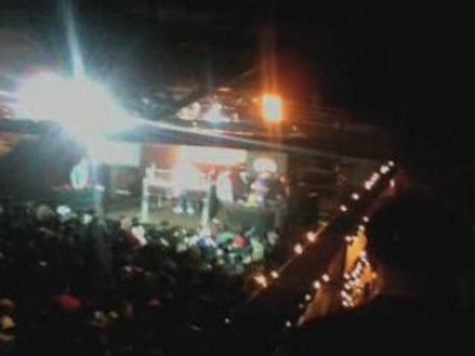 WOW Look at the Crowd
