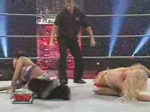 Kelly kelly & michelle mccool vs melina & layla