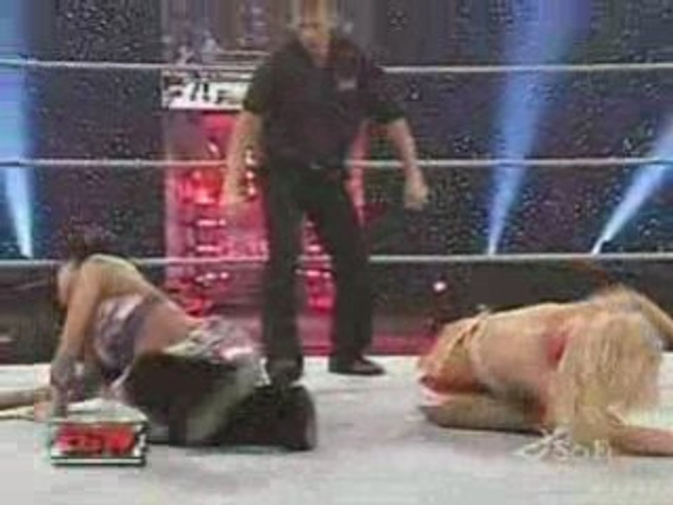 Kelly kelly & michelle mccool vs melina & layla