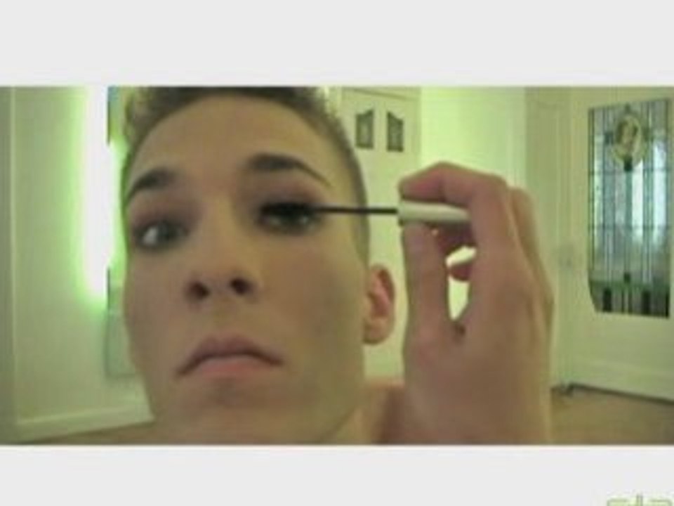 Wie tuscht man(n) wimpern?