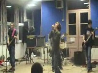 On m'entaille le corps... - Rusted Iron Tears