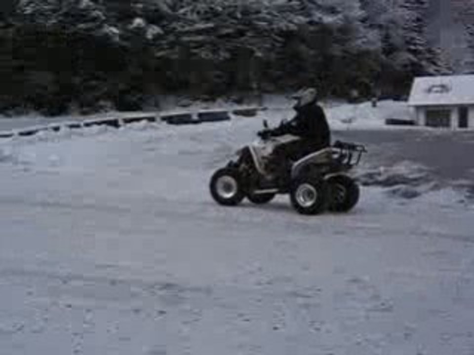 Sam quad neige