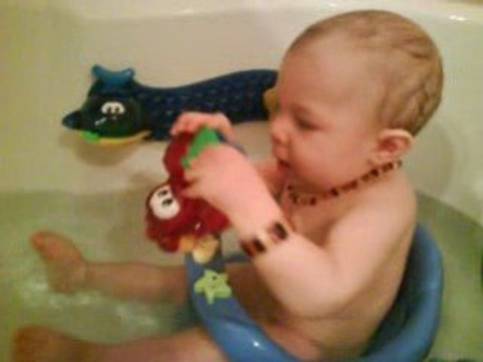 Mathis dans son bain.