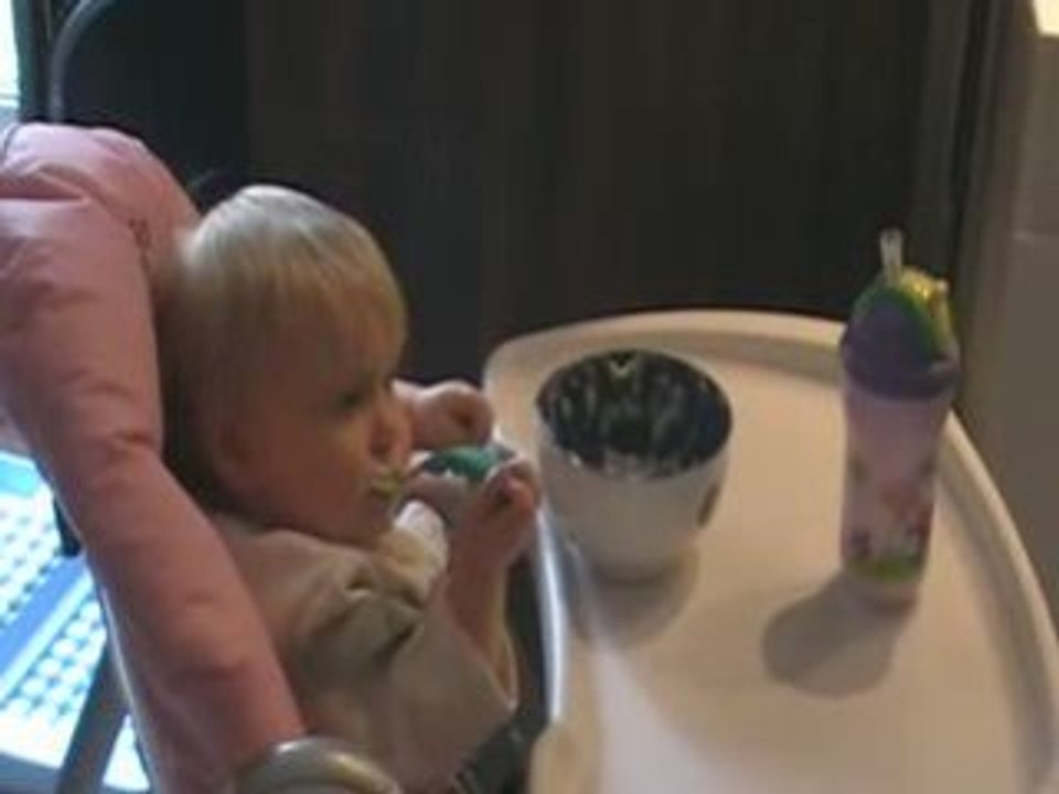 1er repas seule de loulou