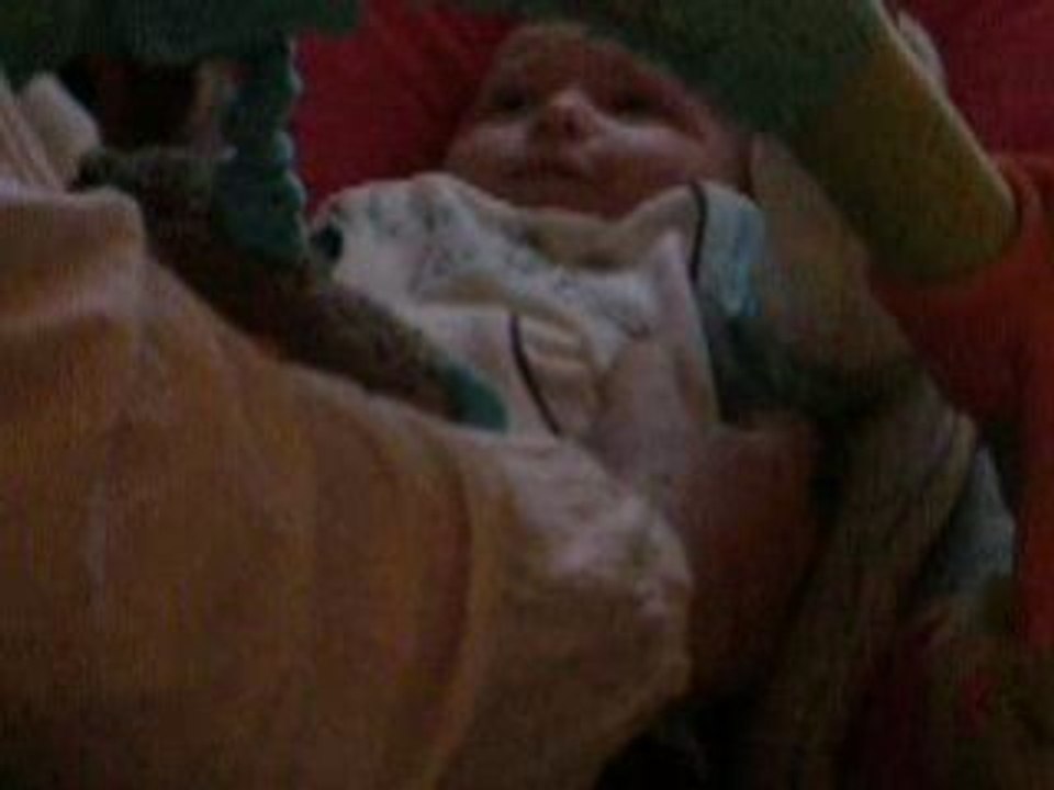 Noah qui joue avec maman !!