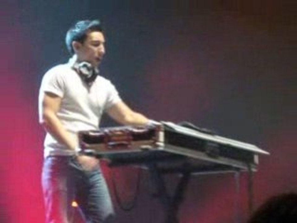 Concert Lorie Marseille. LE TOUR 2LOR. 1ére partie DJ Théo