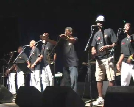 Chante nwel tous les groupes du podium RCI en Martinique