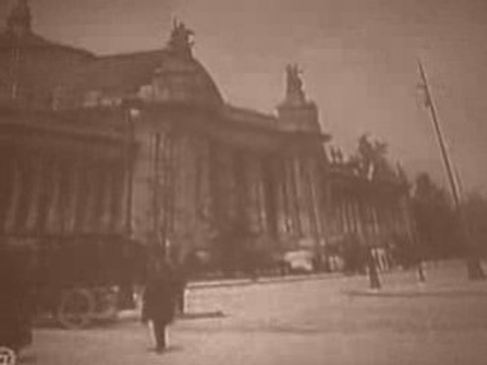 Paris et sa circulation vers 1900 par les Frères Lumières