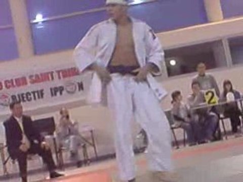 Tournois de judo final . - 60 junior contre - 73 senior