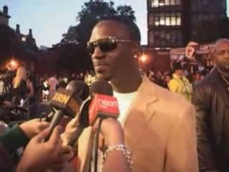 Akon avoids jail over fan toss