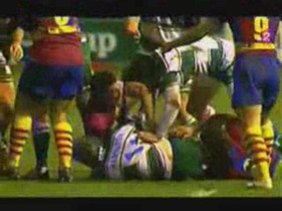 Faul on Dan Carter