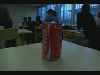 Le suicide d'une canette de coca solitaire