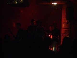 Grégoire Gauthier en performance live avec Larcen Sophie Song au Métal Café, Lyon