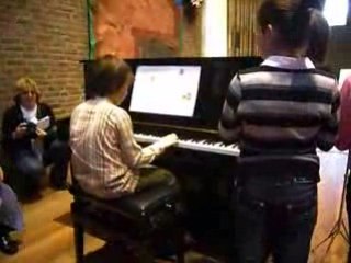 Léo, premier concert au piano