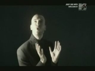 Cem Adrian sen  giderken