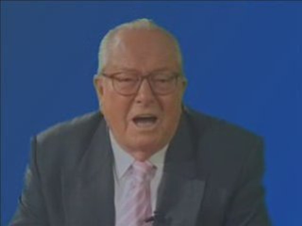 Jean-Marie LE PEN présente ses vœux de Noël.
