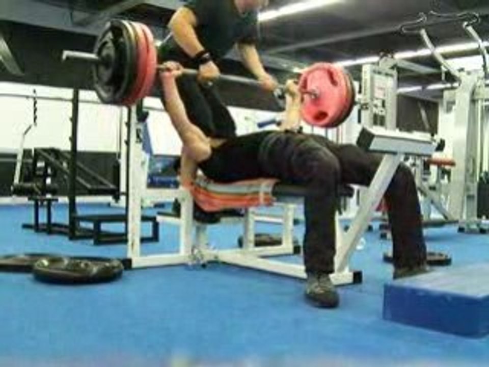 Johanne, 1 rep @ 170 kg au Développé Couché (85 kg BW)