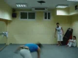 clip-capoeira vs yamakasi de ouf!!!!