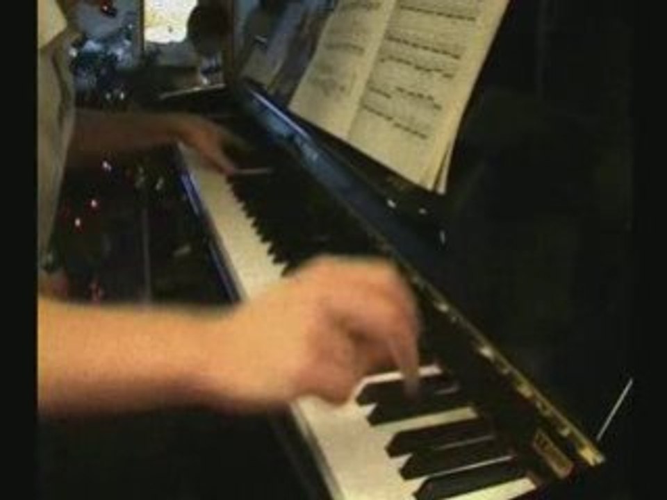 Joyeux Noël (arrangement pour deux mains et un nez au piano)