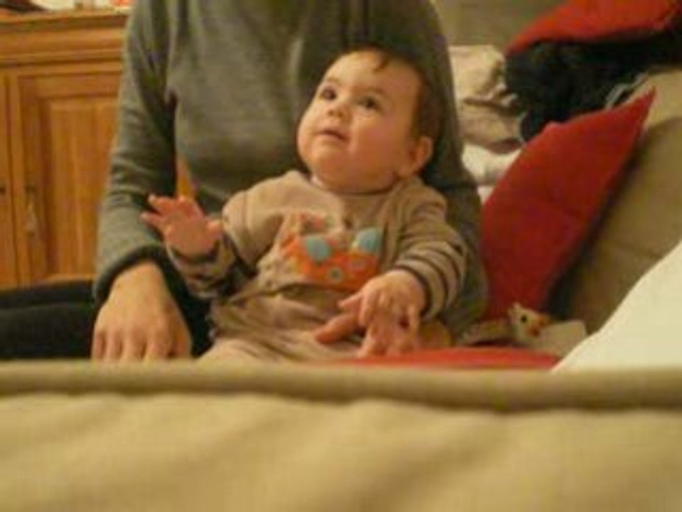 choupinette et ses premiers fous rires (1/2)