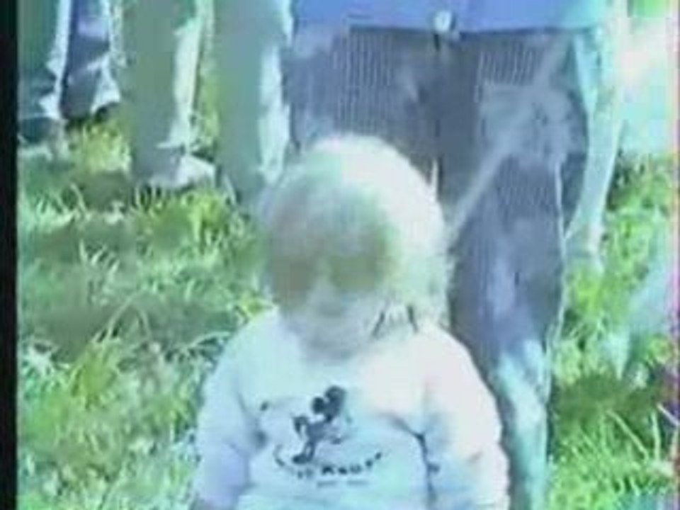 F20 1983 1984 Aurélie avec ses parents et grands parents