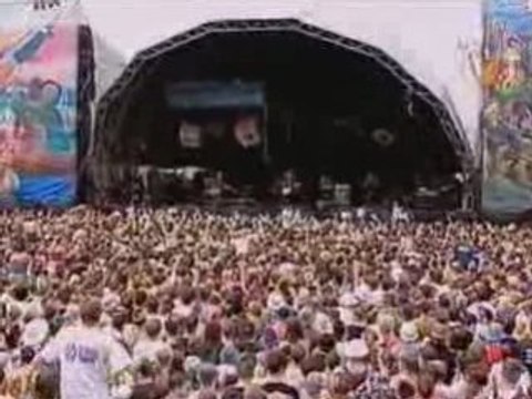 Blink-182 - Family Reunion (Live Sydney Big Day Out 2000)-01