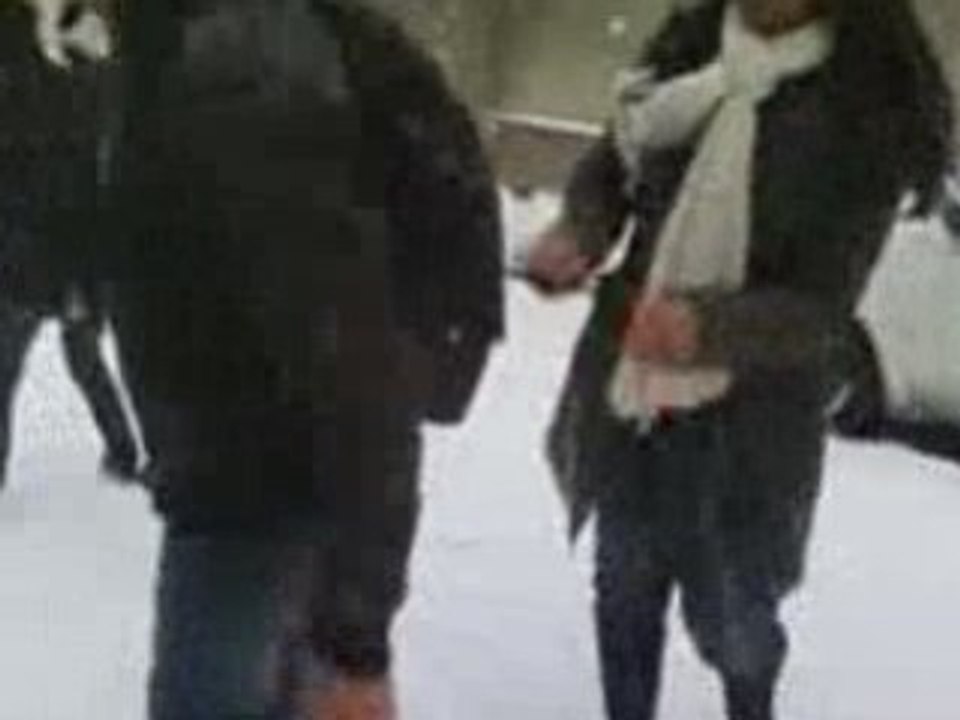 Cyrielle Dubray tombe sur le cul au lycée Montesqieu^^