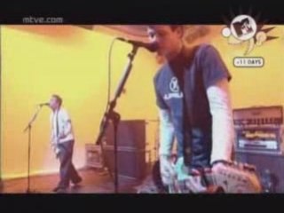 Blink-182 - going away to college (live in studio,on mtv)