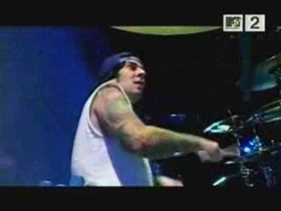 Blink-182 - First Date (Live at MTV Jammed)