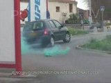 Caméra cachée  : Laver sa voiture en pleine guérilla urbaine