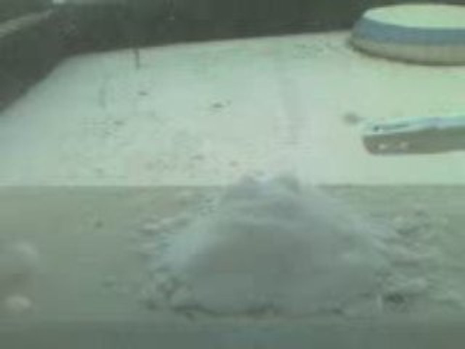 la rencontre d'un bonhomme de neige et d'un paintball